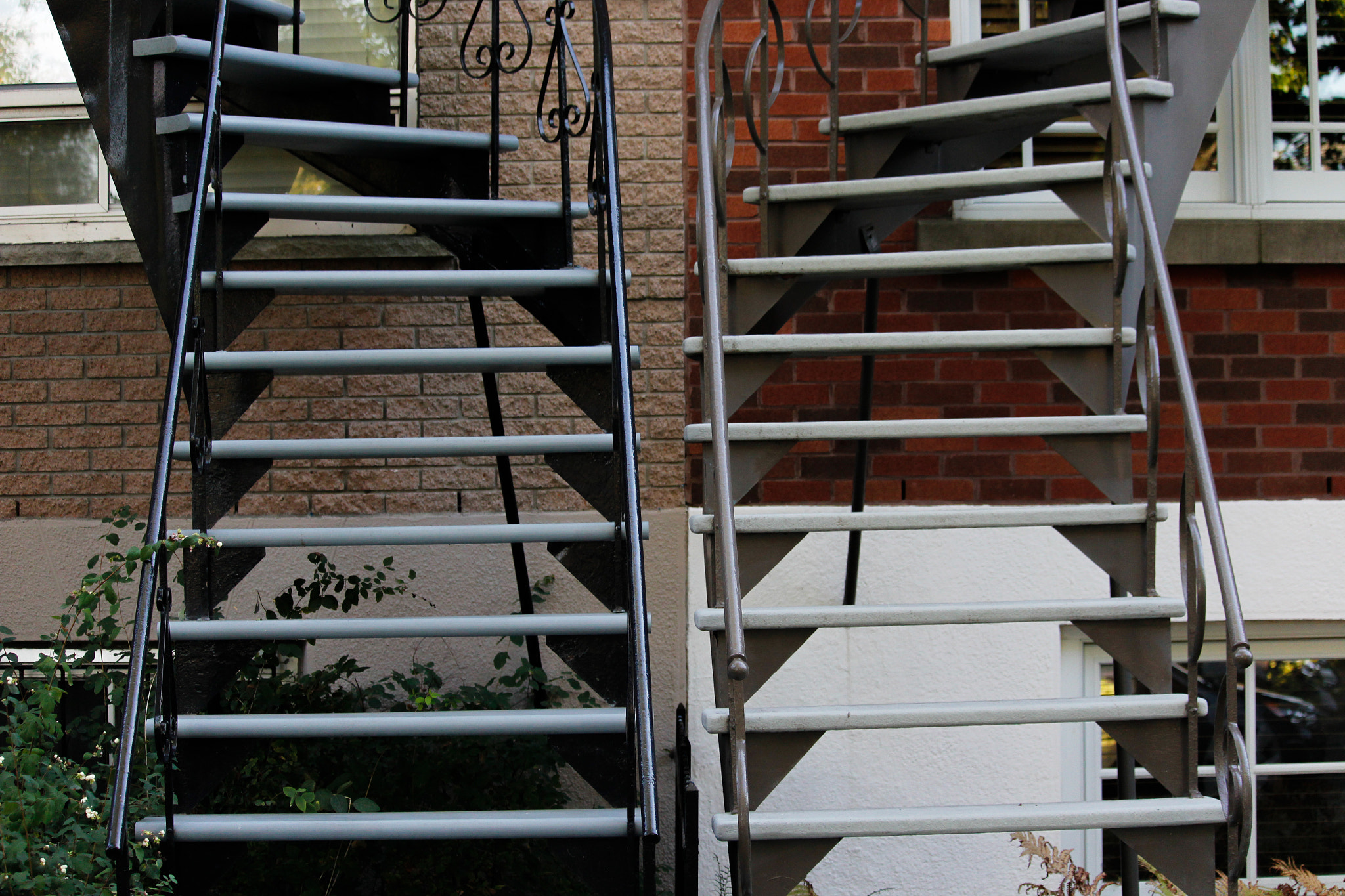 Canon EF-S 55-250mm F4-5.6 IS STM sample photo. Stairs in montreal photography