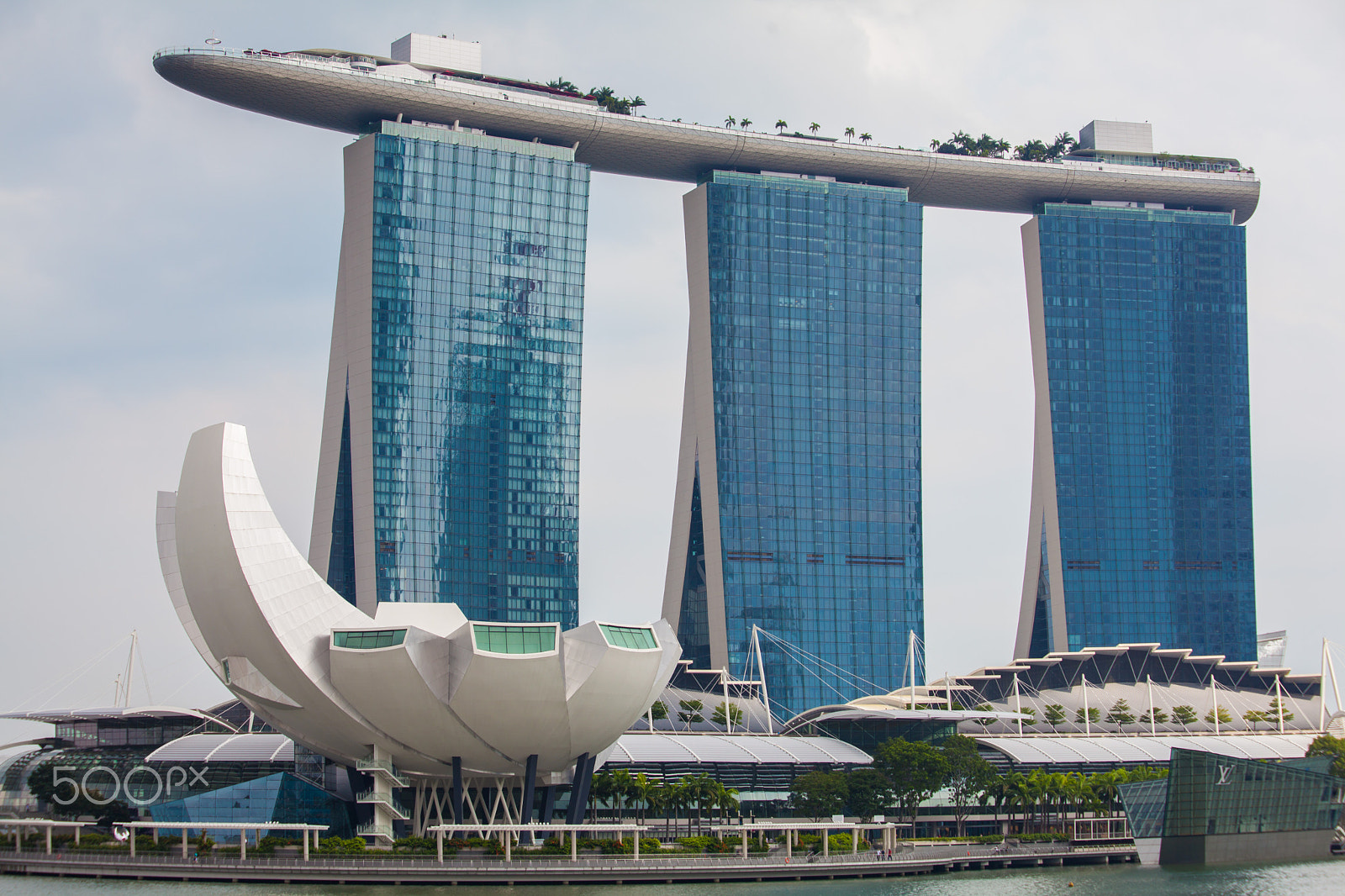 Canon EF 70-300mm F4-5.6 IS USM sample photo. Marina bay sands photography