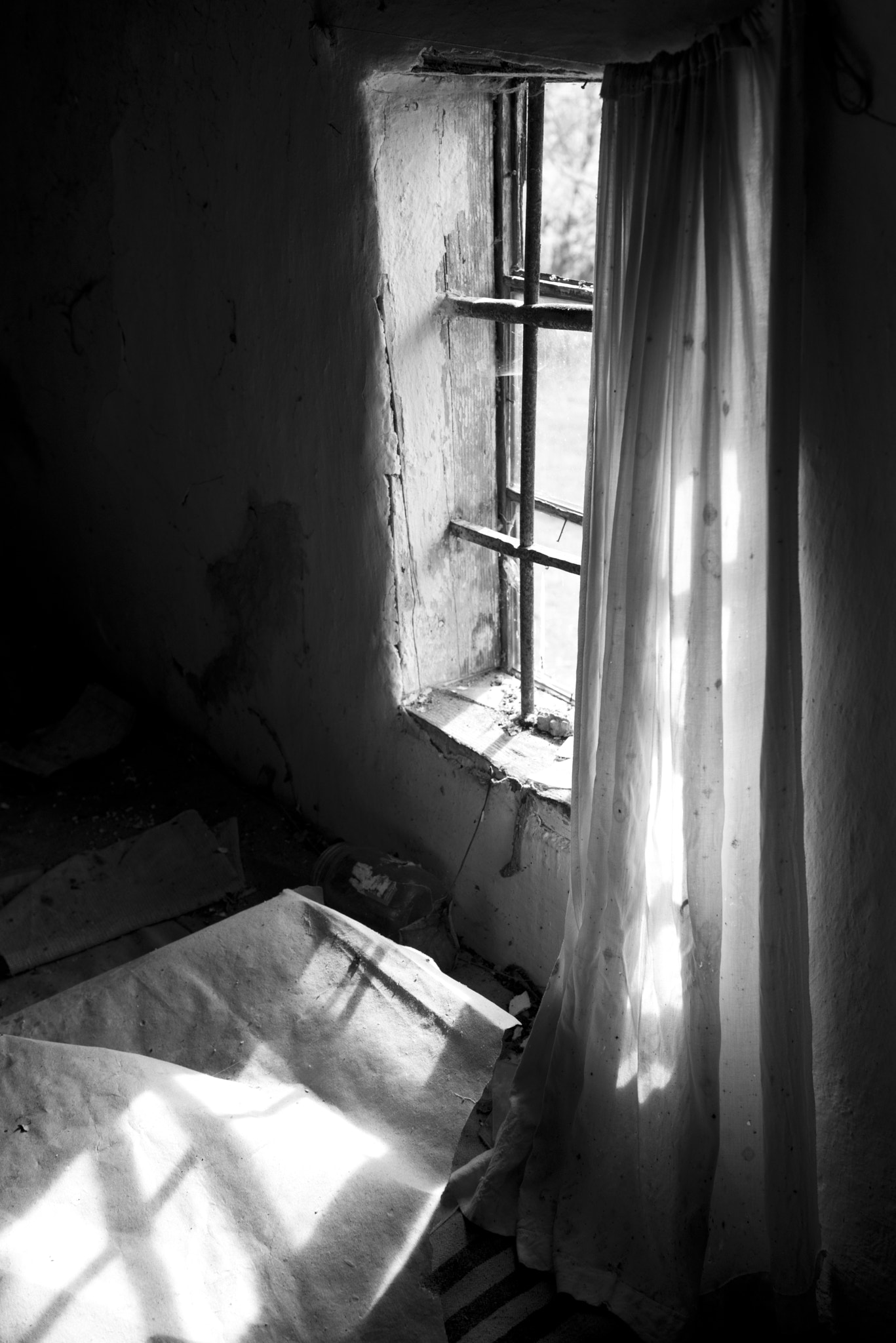 Nikon AF-S Nikkor 24-70mm F2.8G ED sample photo. Let the light in... photography