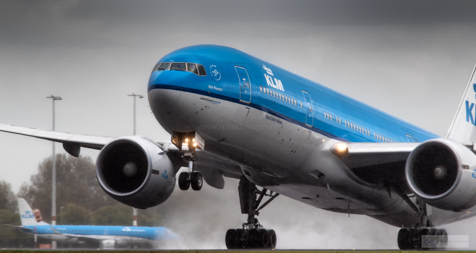 Canon EF 200mm F2.8L II USM sample photo. Wet runway photography