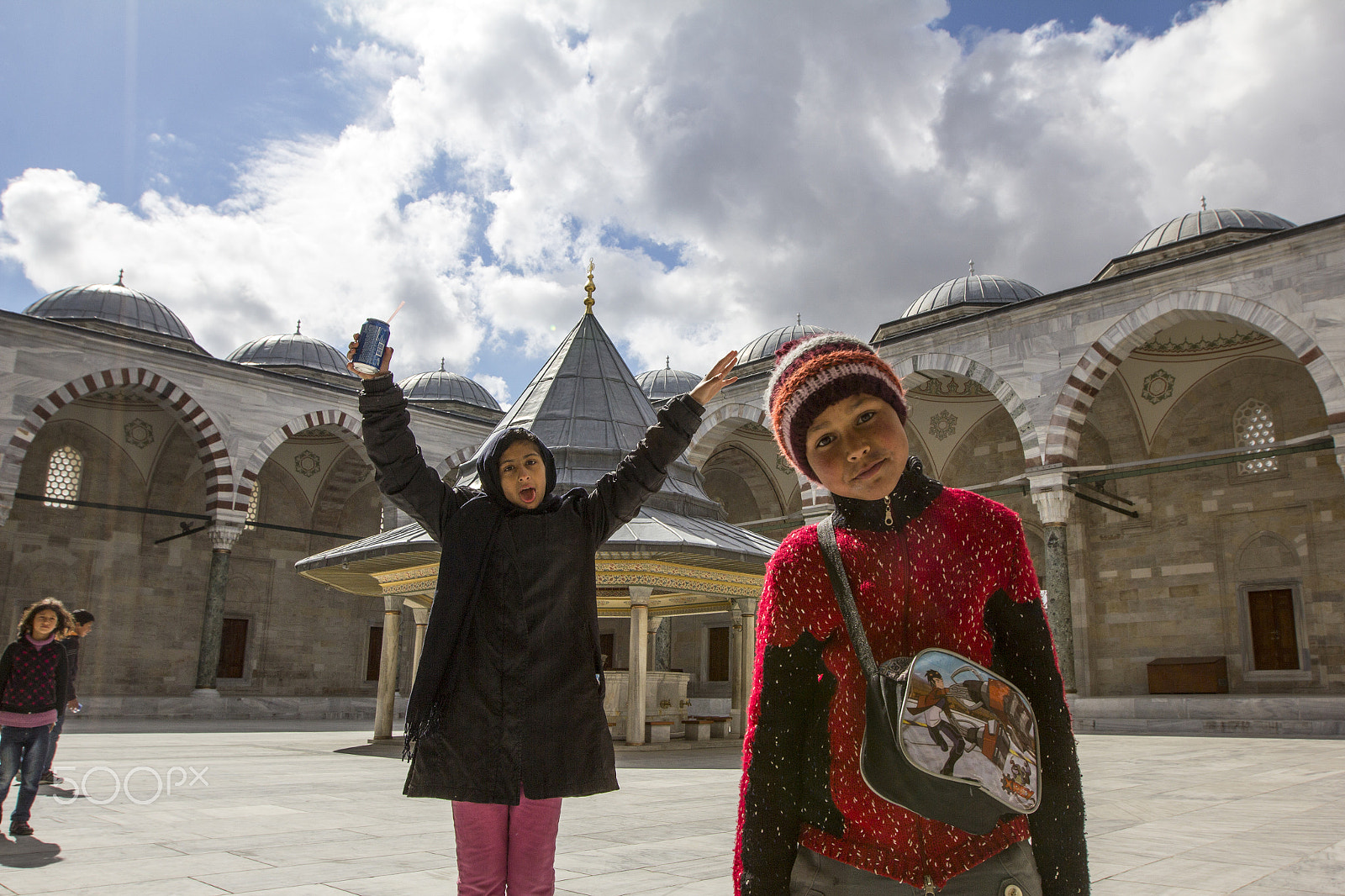 Canon EOS 60D + Canon EF 16-35mm F2.8L II USM sample photo. Syrian refugee children in fatih mosque photography
