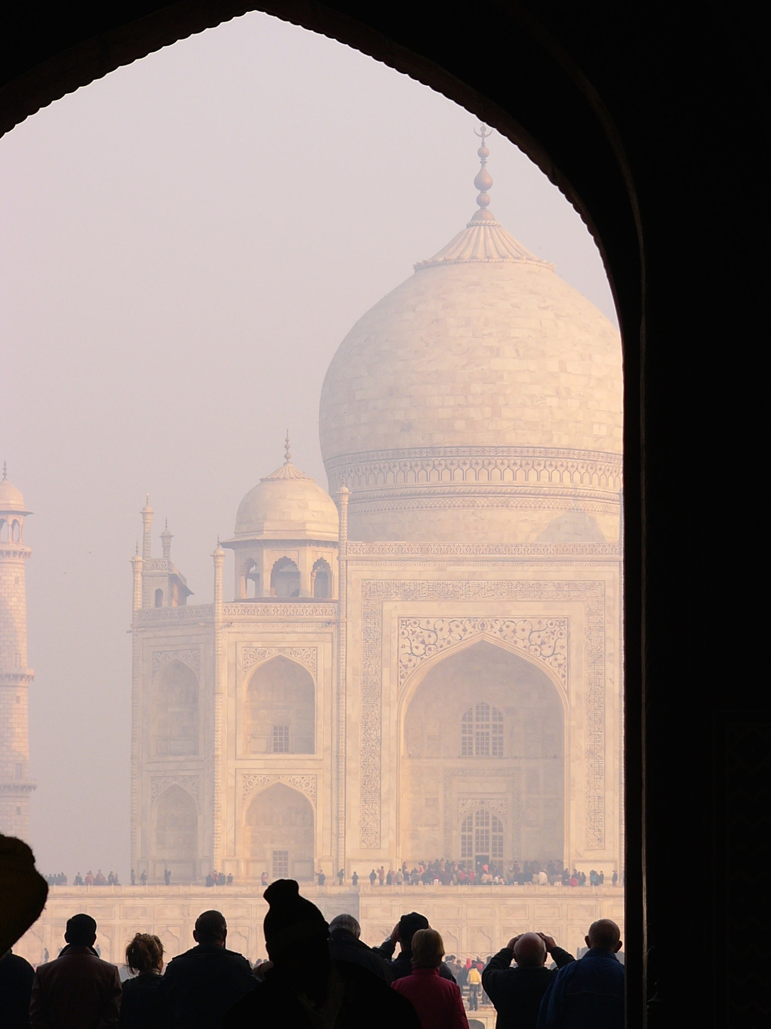 Panasonic DMC-FZ10 sample photo. Taj in mist photography