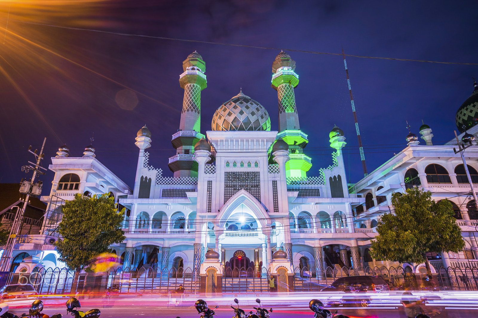 Sony a7 + Sony Vario-Tessar T* FE 16-35mm F4 ZA OSS sample photo. Jami great mosque photography