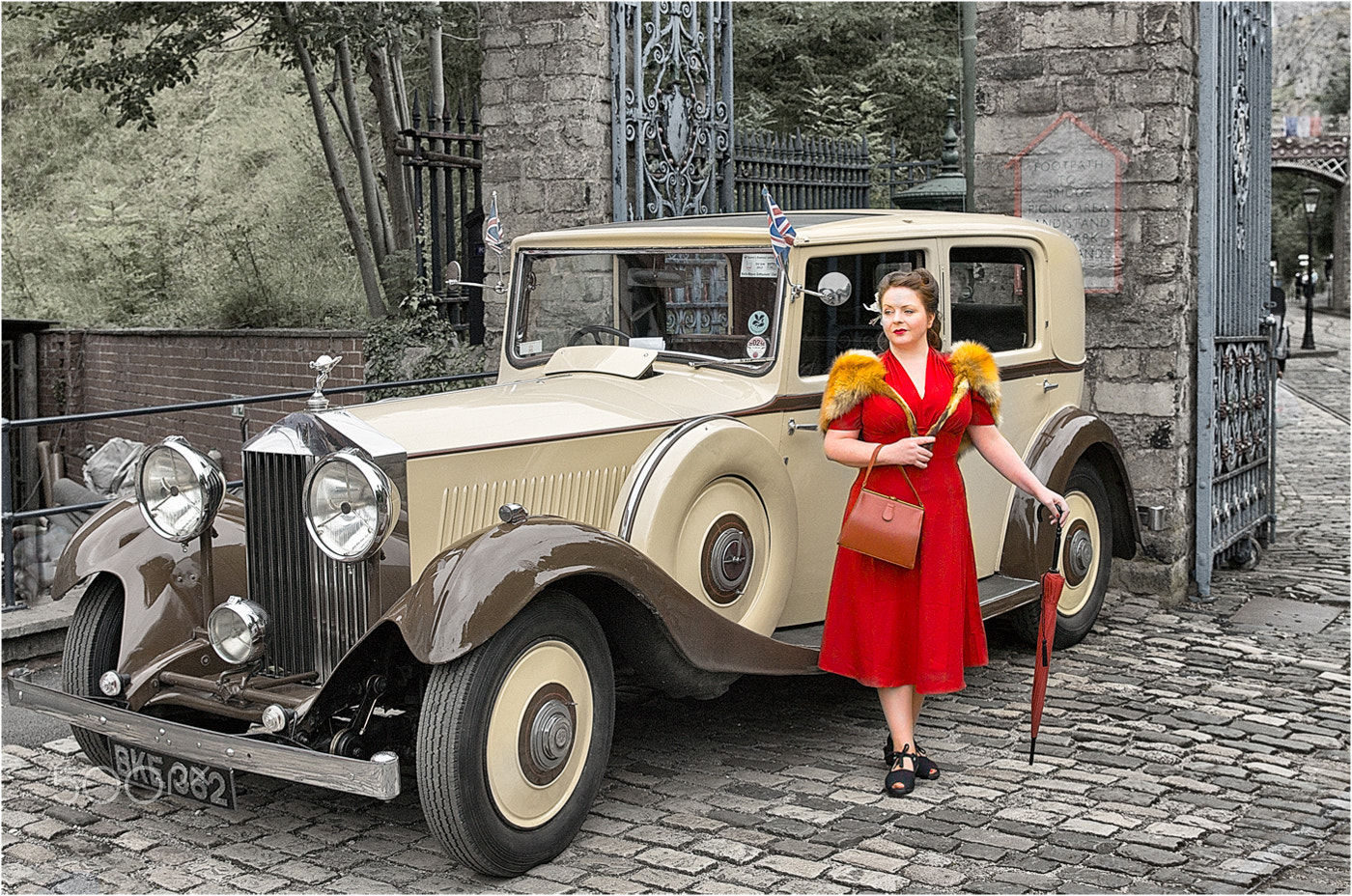 Sony SLT-A77 sample photo. Lady in red photography