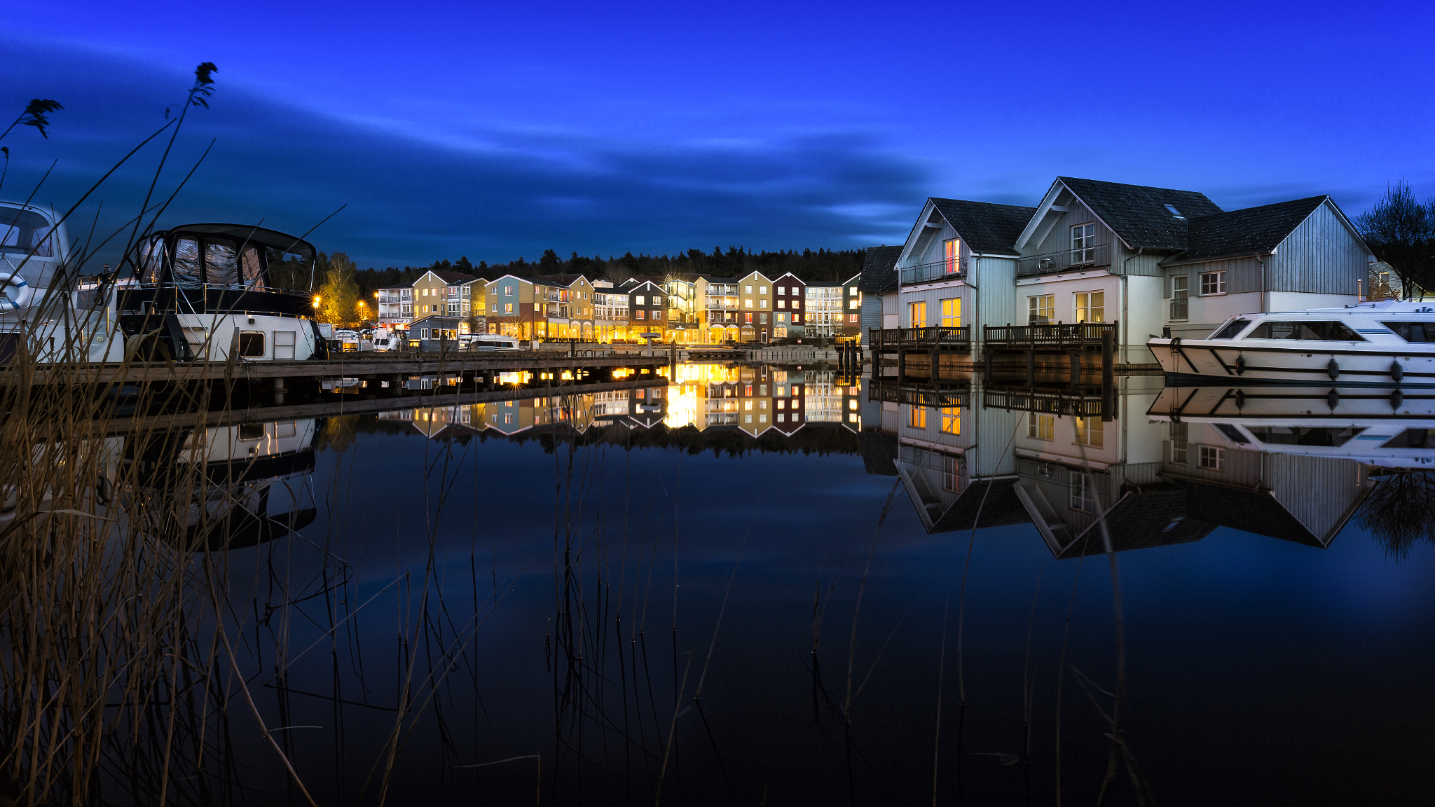 Canon EF 16-35mm F4L IS USM sample photo. Blue hour mirror photography