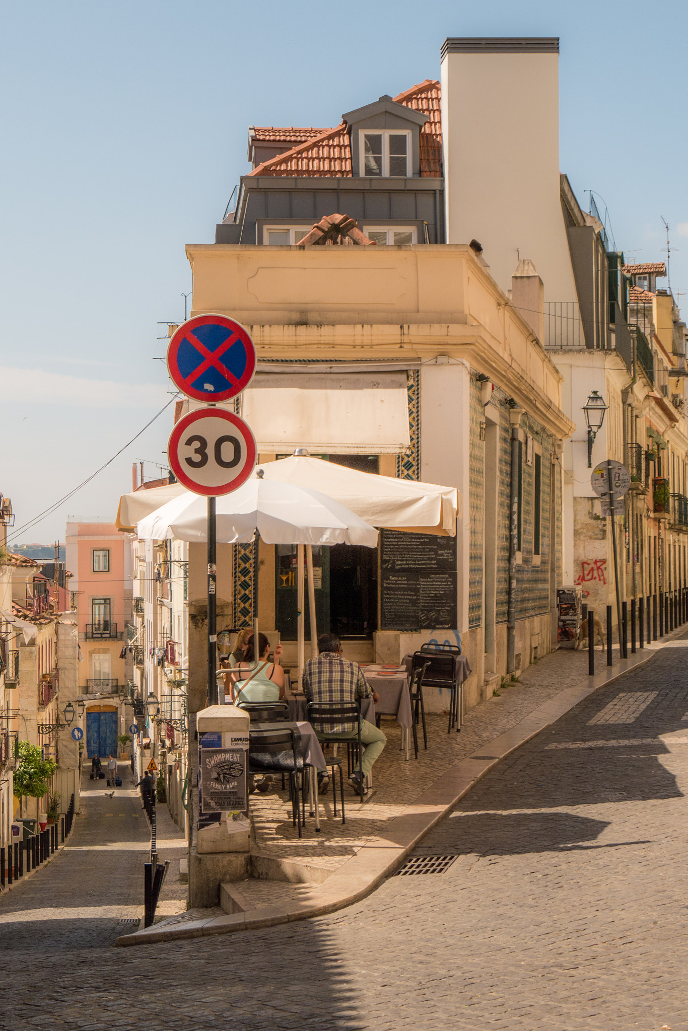 Panasonic Lumix DMC-G6 sample photo. Corner in lisbon photography