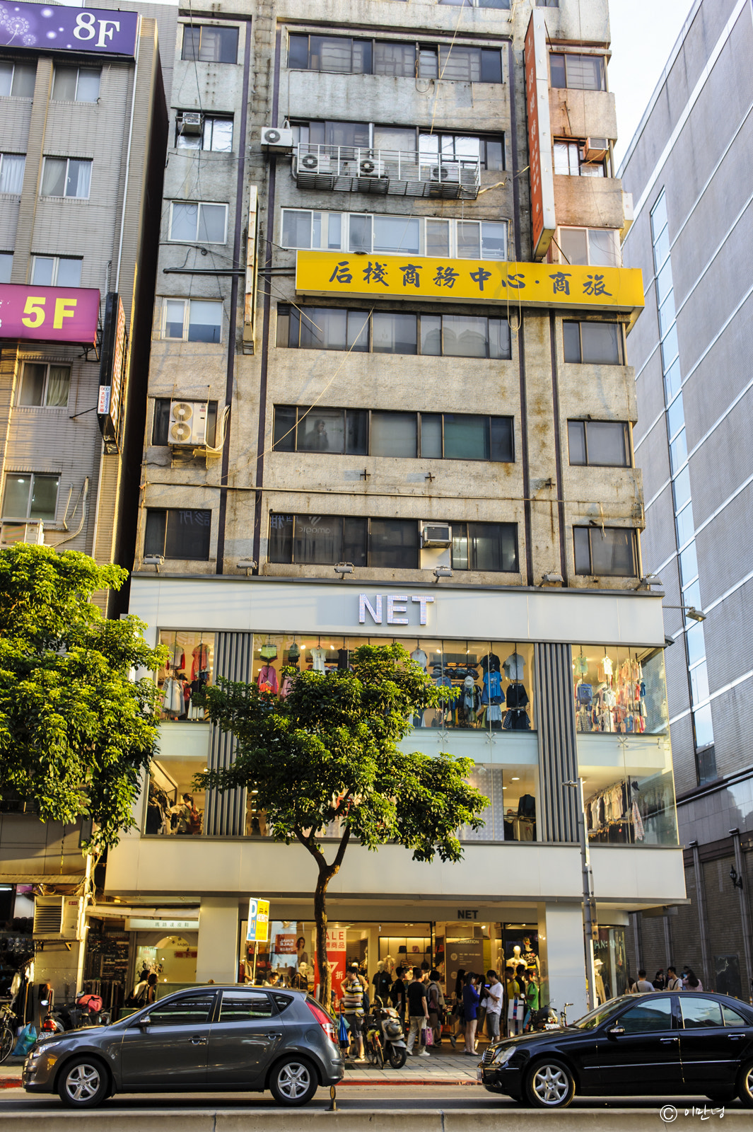 Nikon AF Nikkor 35mm F2D sample photo. Street of taipei photography