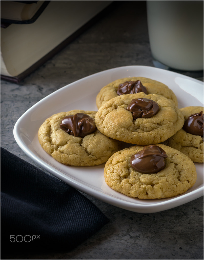 Nikon D200 + Nikon AF Micro-Nikkor 60mm F2.8D sample photo. Nutella cookies photography