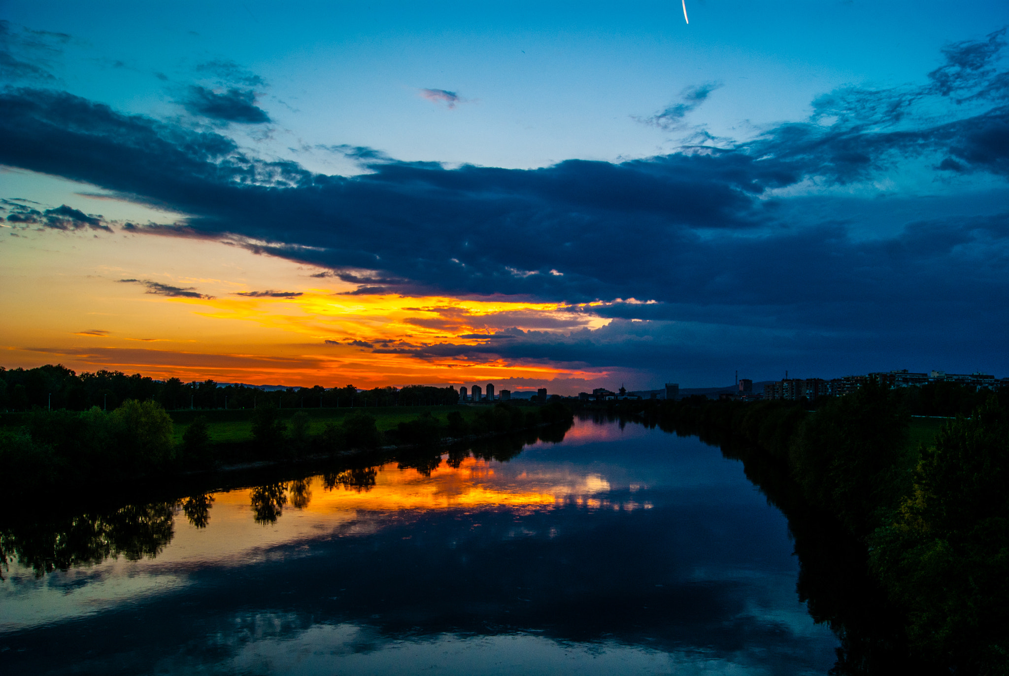 Sony Alpha DSLR-A230 + Sony DT 18-55mm F3.5-5.6 SAM sample photo. Reflection photography
