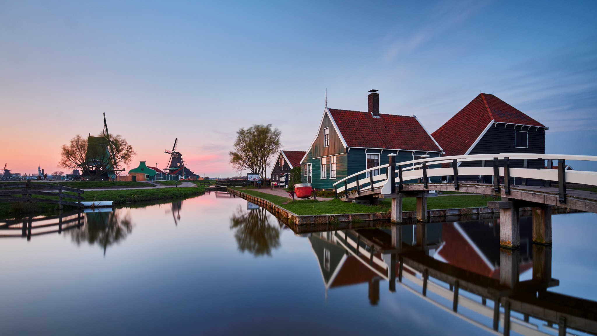 Fujifilm XF 10-24mm F4 R OIS sample photo. Sunset at the windmill village photography