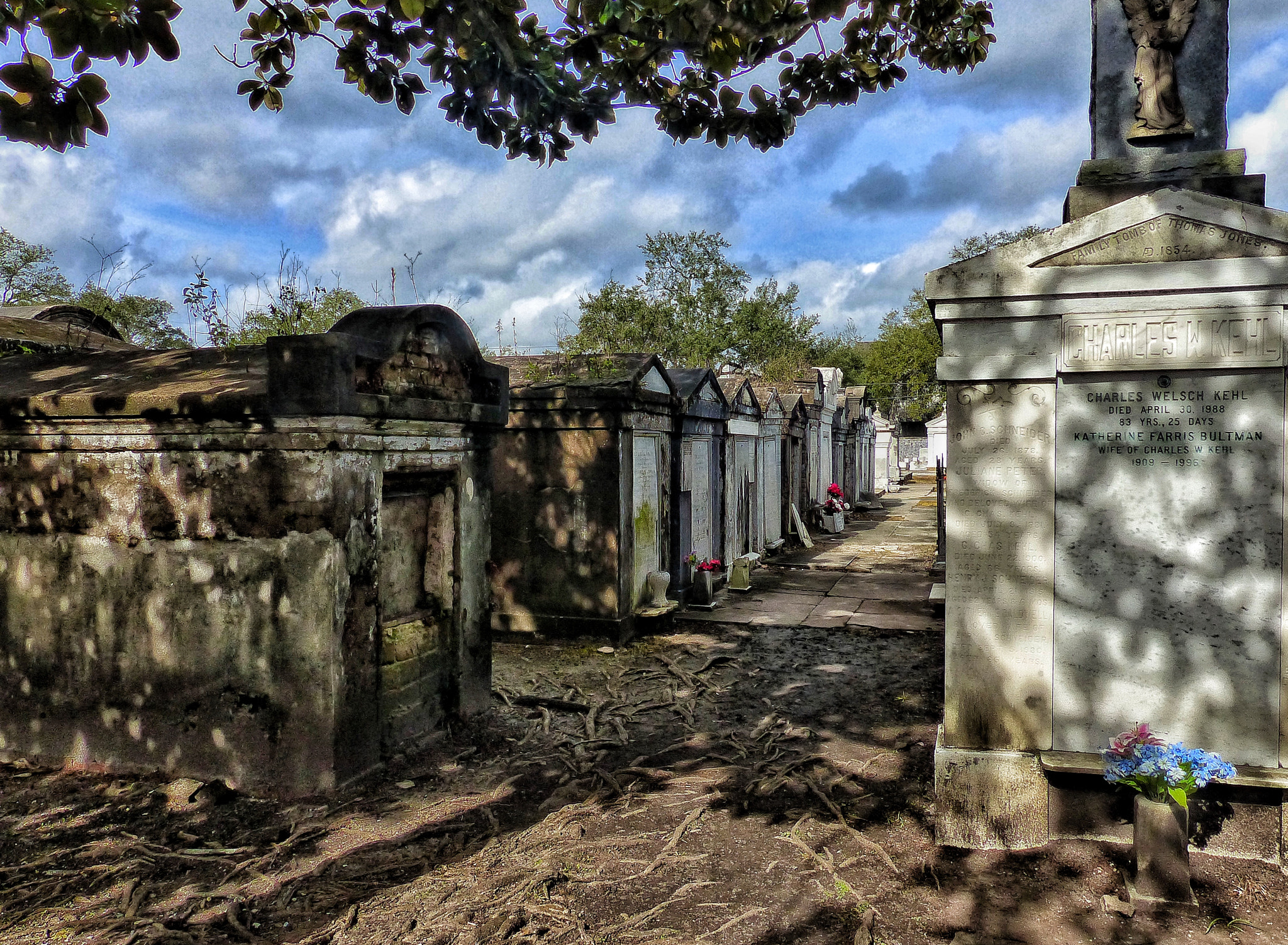 Leica V-Lux 4 sample photo. Lafayette cemetery, new orleans photography