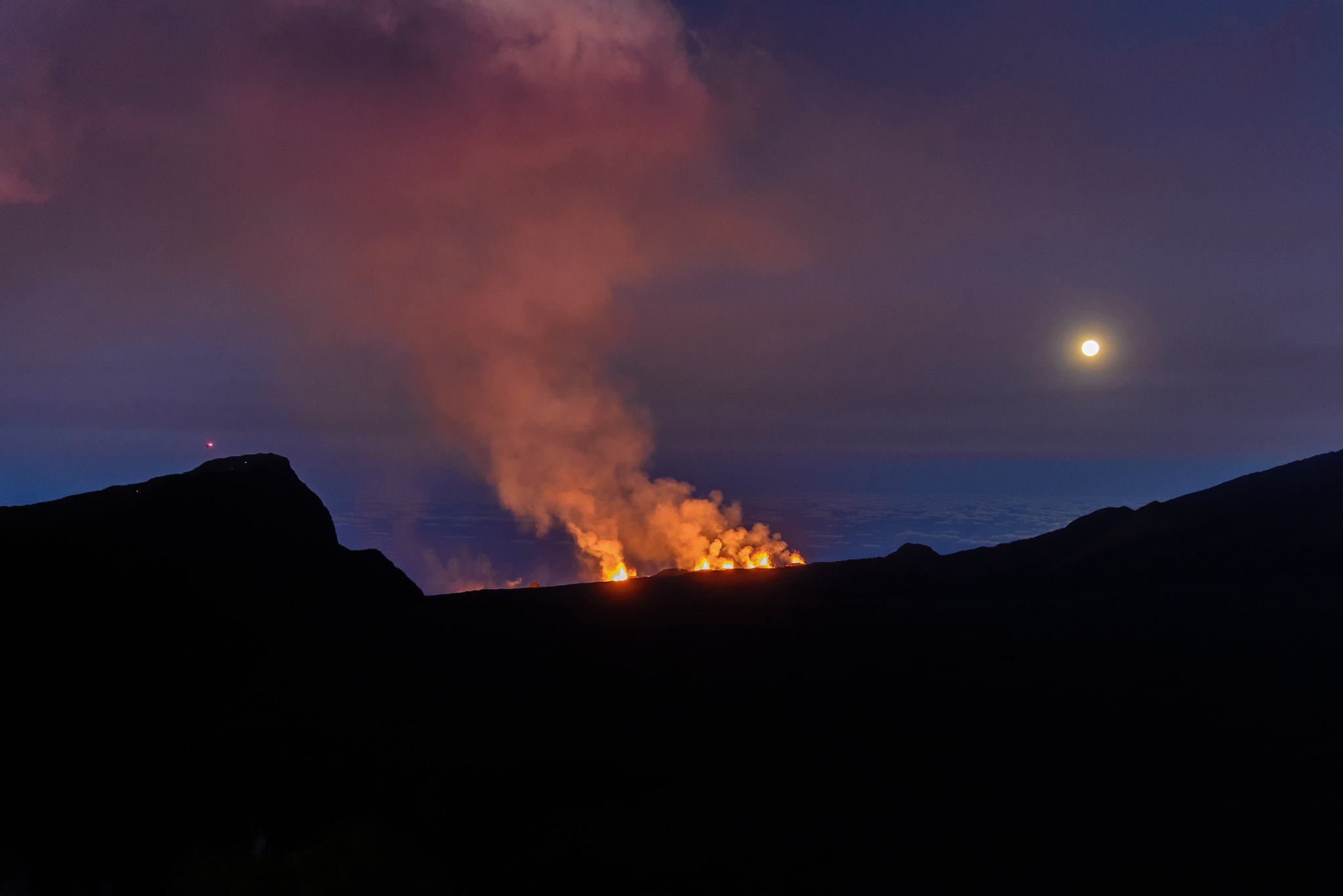 Nikon AF-S Nikkor 24-120mm F4G ED VR sample photo. Volcanic eruption at piton de la fournaise and full moon photography
