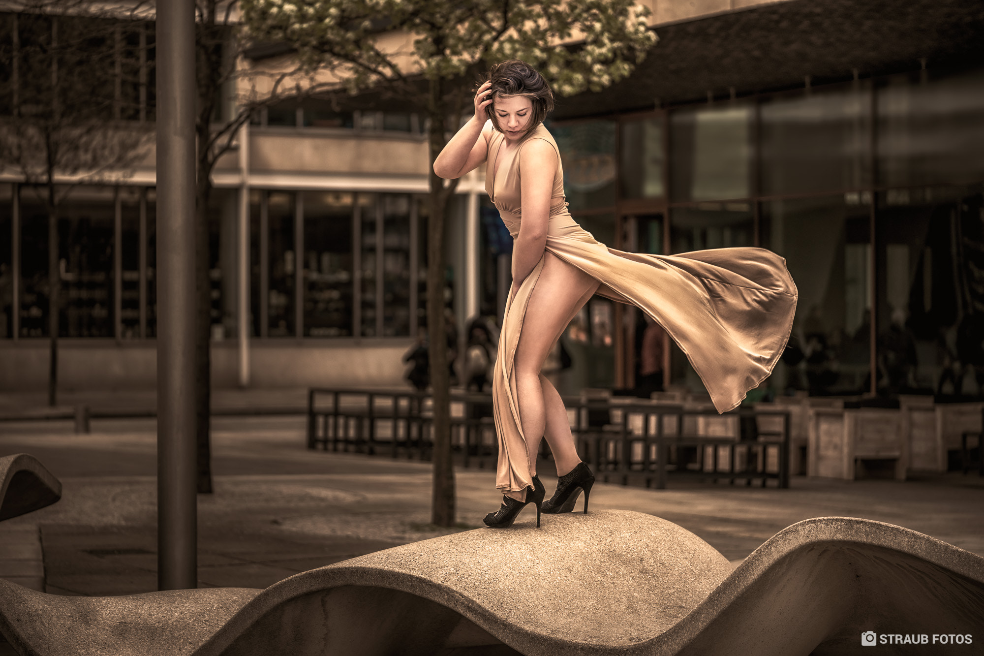 Sony a7 II + Sony FE 90mm F2.8 Macro G OSS sample photo. In the wind photography