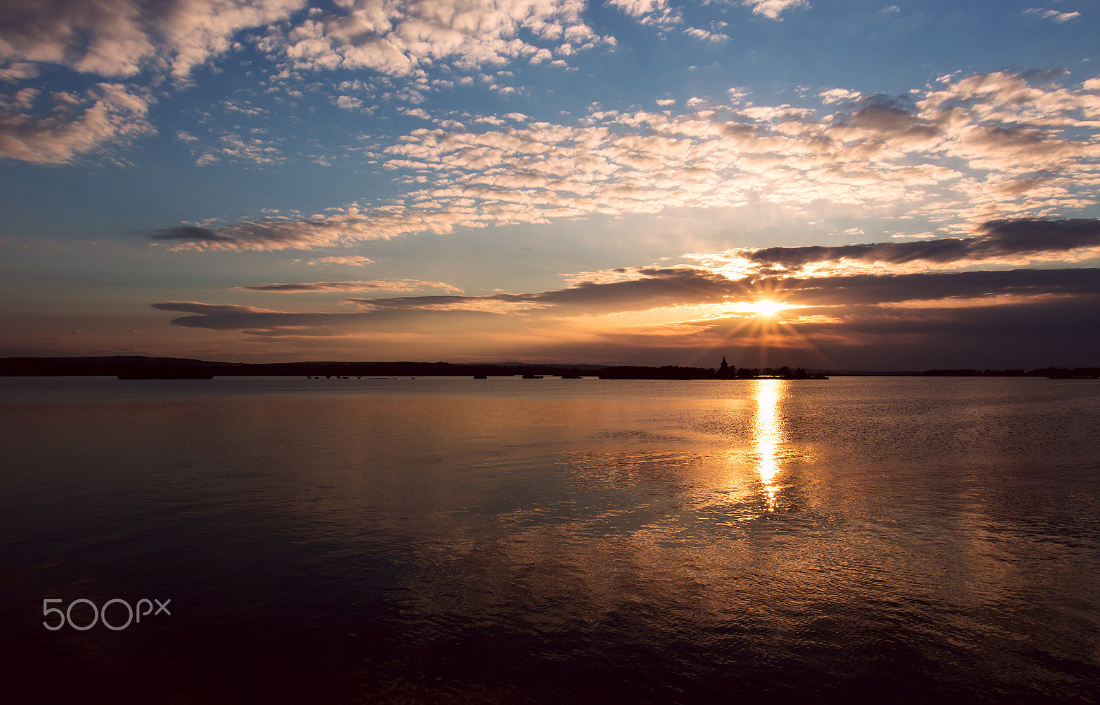 Canon EOS 80D + Canon EF 16-35mm F2.8L II USM sample photo. Svítání nad kostelem svatého linharta photography