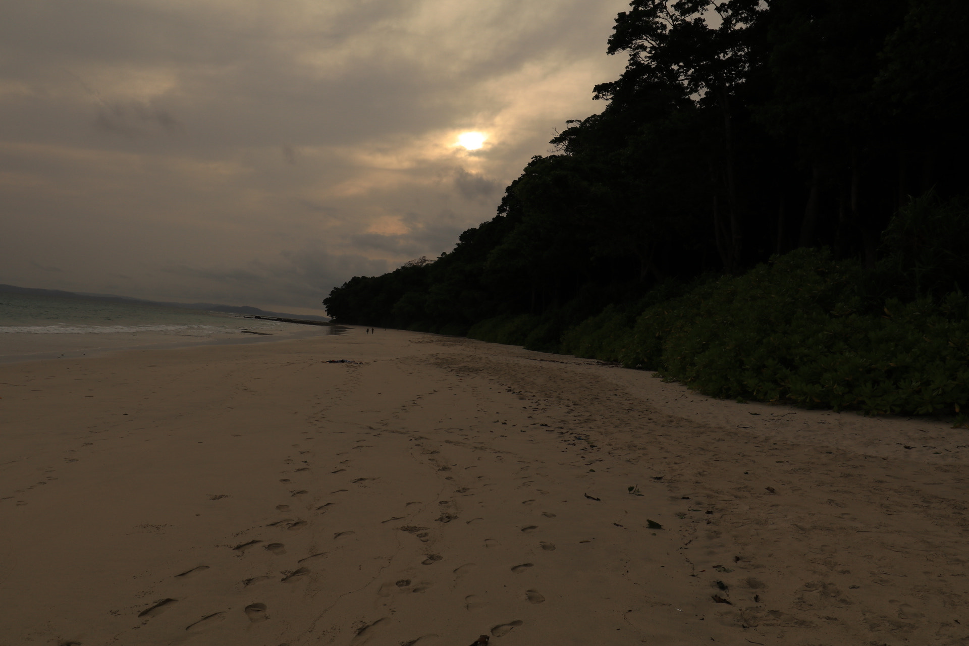 Canon EF 16-35mm F4L IS USM sample photo. Silent sunset i photography