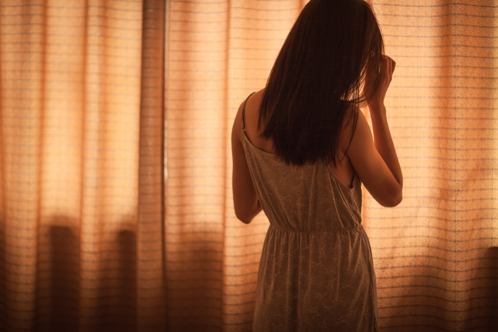 Canon EF 85mm F1.2L II USM sample photo. 这是前段时间，宁宁回家的时候，我给她拍着一张照片。她背着对我说：给我拍张照片吧。 photography