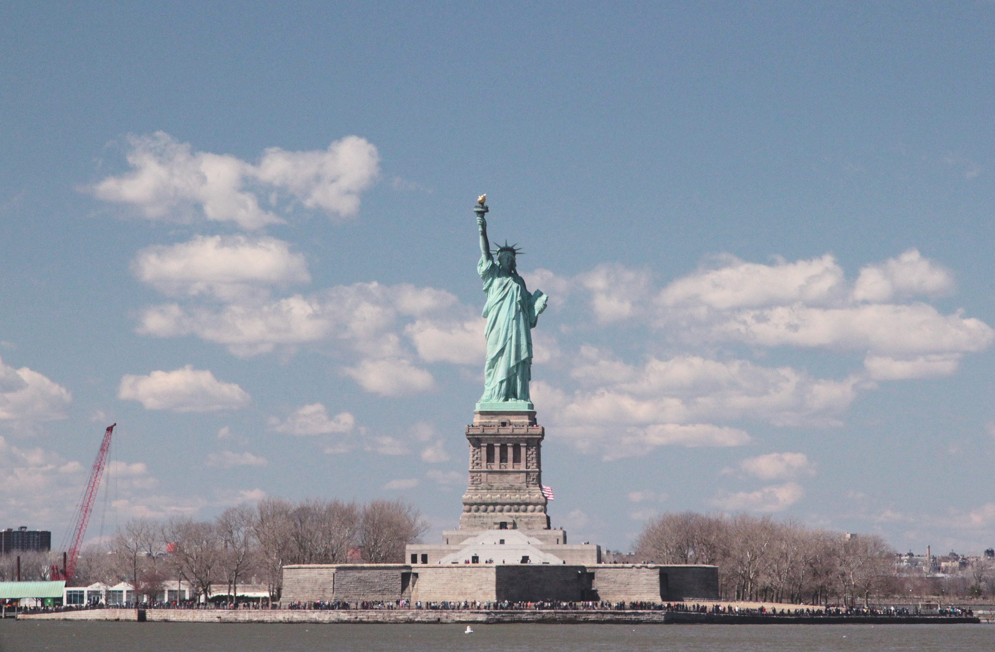 Canon EOS 550D (EOS Rebel T2i / EOS Kiss X4) + Canon EF 24-105mm F4L IS USM sample photo. New york - statue of liberty photography