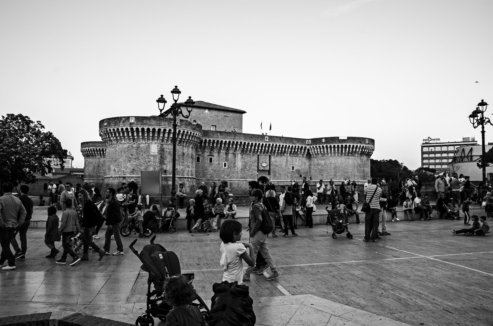 Nikon D7000 + Sigma 17-70mm F2.8-4 DC Macro OS HSM | C sample photo. La mia città in bianco nero photography