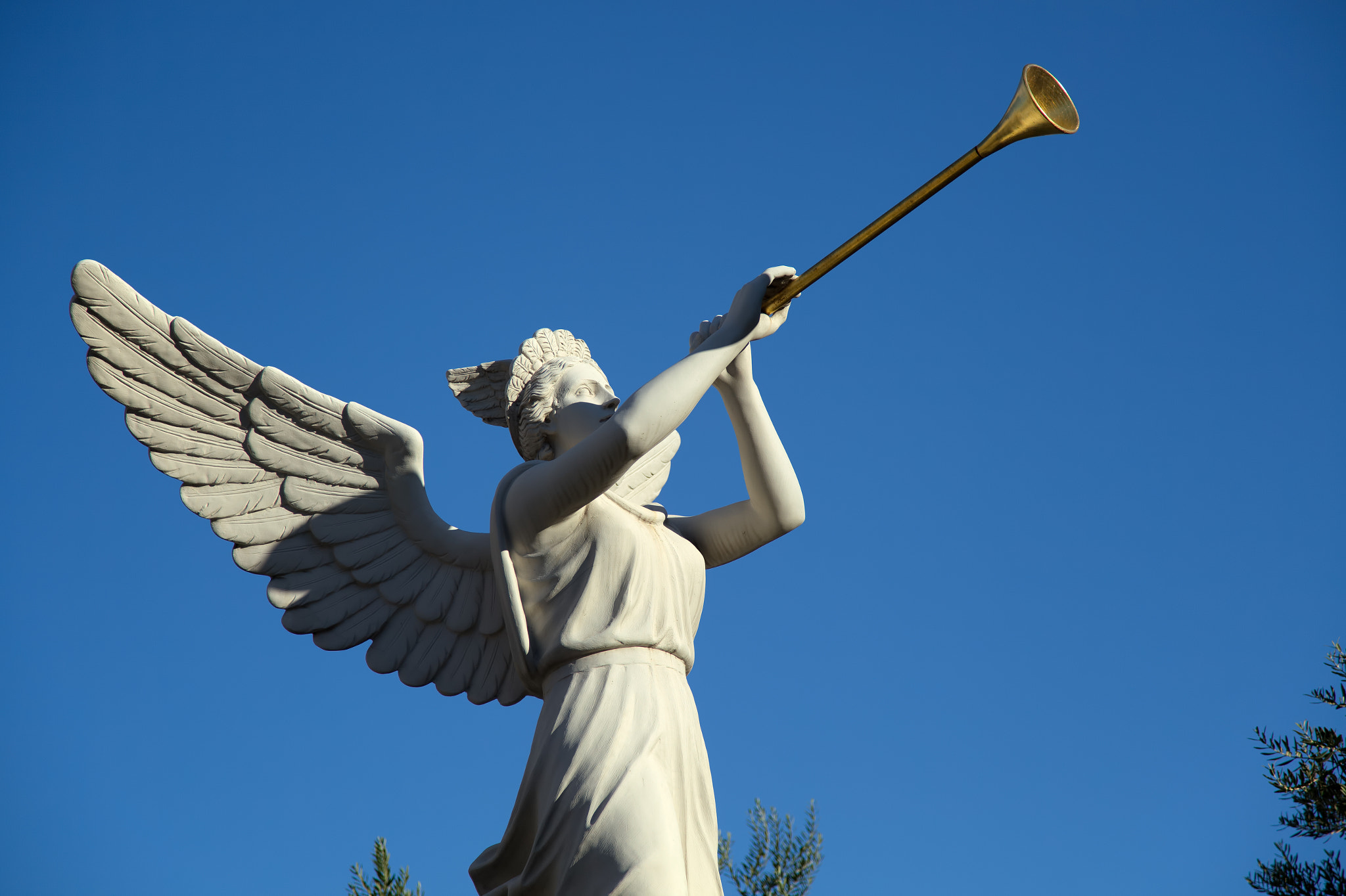 Angel Playing a Golden Bugle