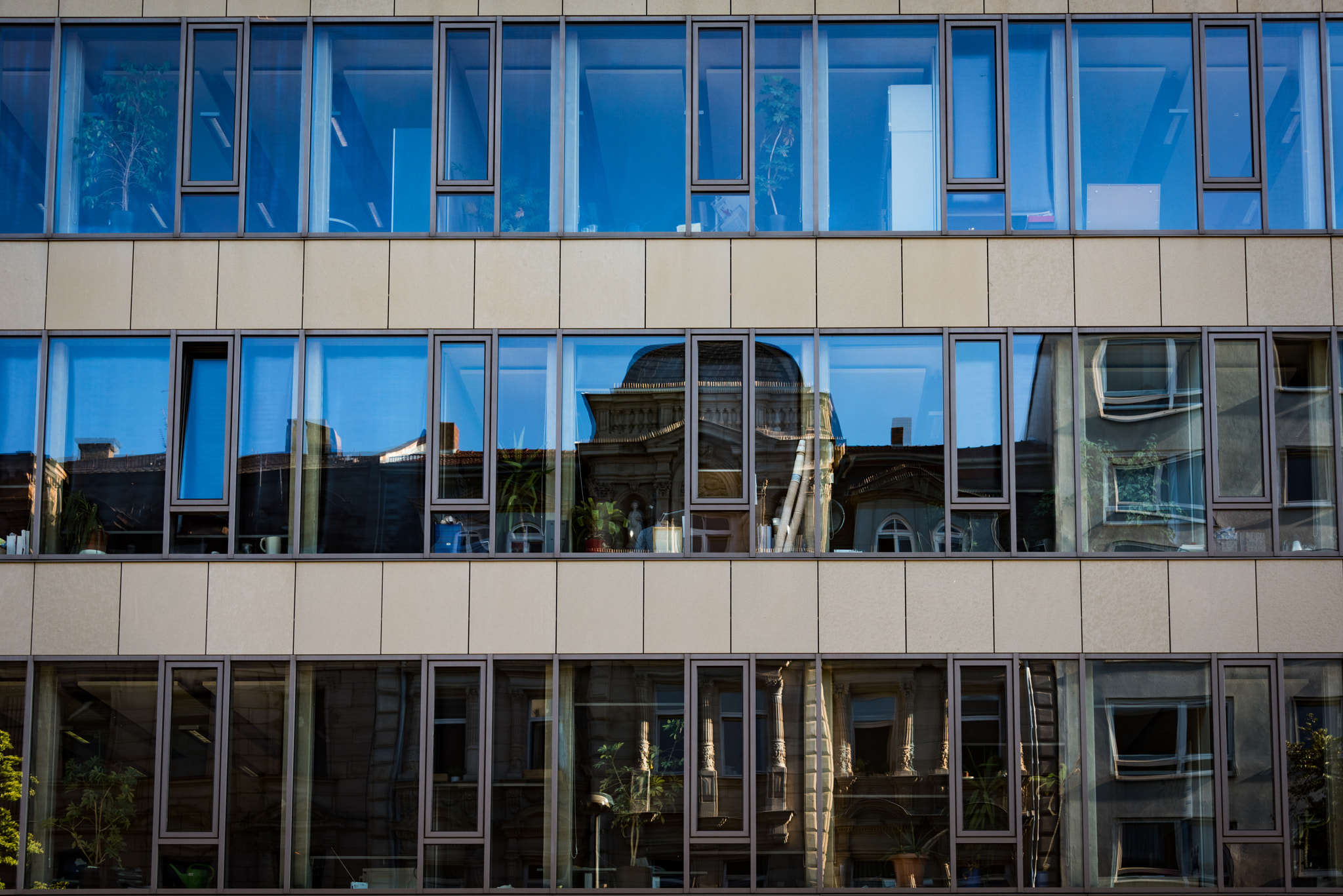 mirroring facade