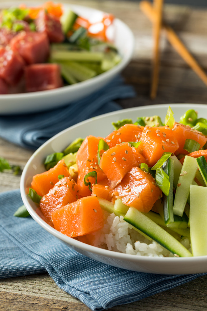 Raw Organic Salmon Poke Bowl de Brent Hofacker no 500px.com