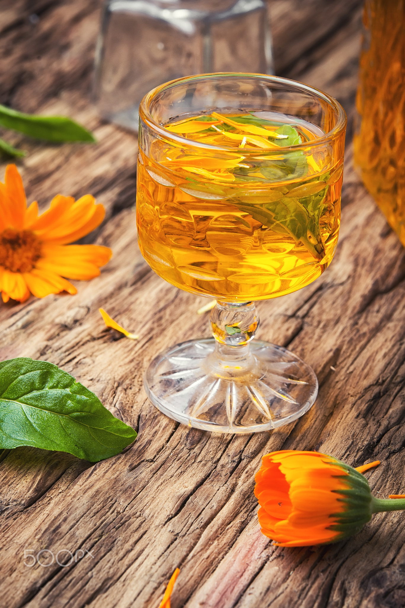 Herbal tincture with calendula