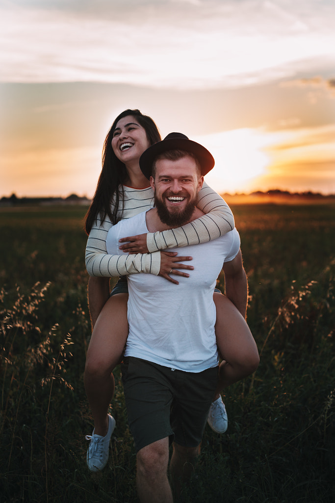 Couple poses - Fun in the Fields by Julian Scholz on 500px.com