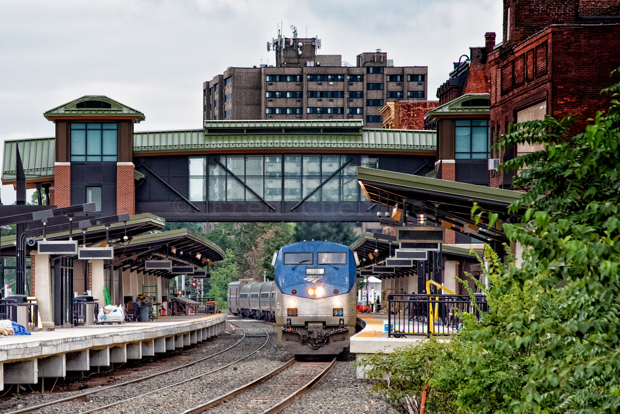 Amtrak 140 arrives at Meriden