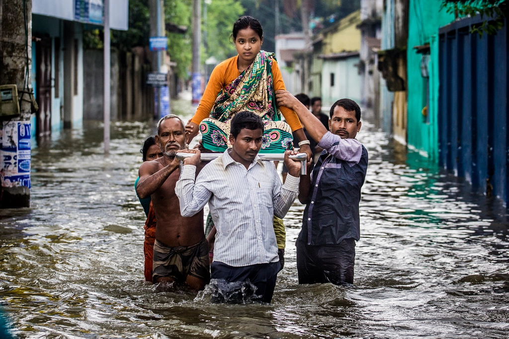 বন্যার্তদের সহায়তায় আস-সুন্নাহ ফাউন্ডেশন