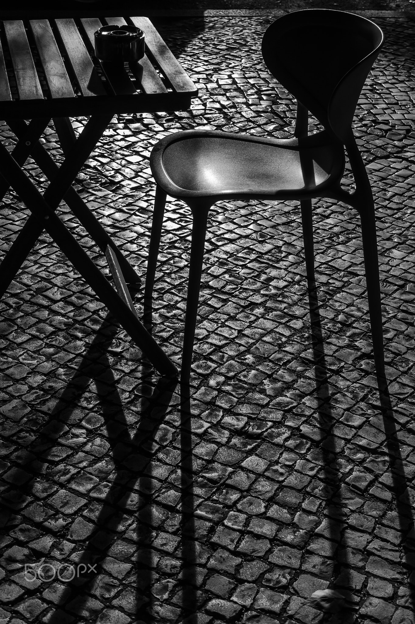 Shadows of sunsent in Aveiro.