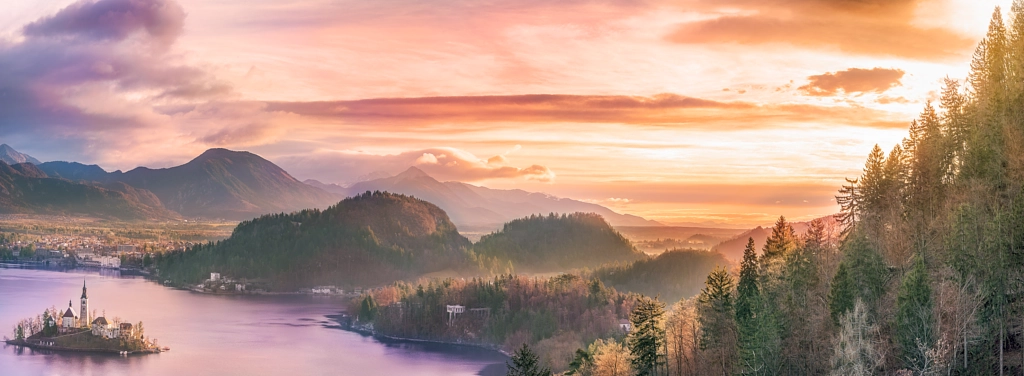 Bled island and surrounding hills by Daniela Temneanu on 500px.com