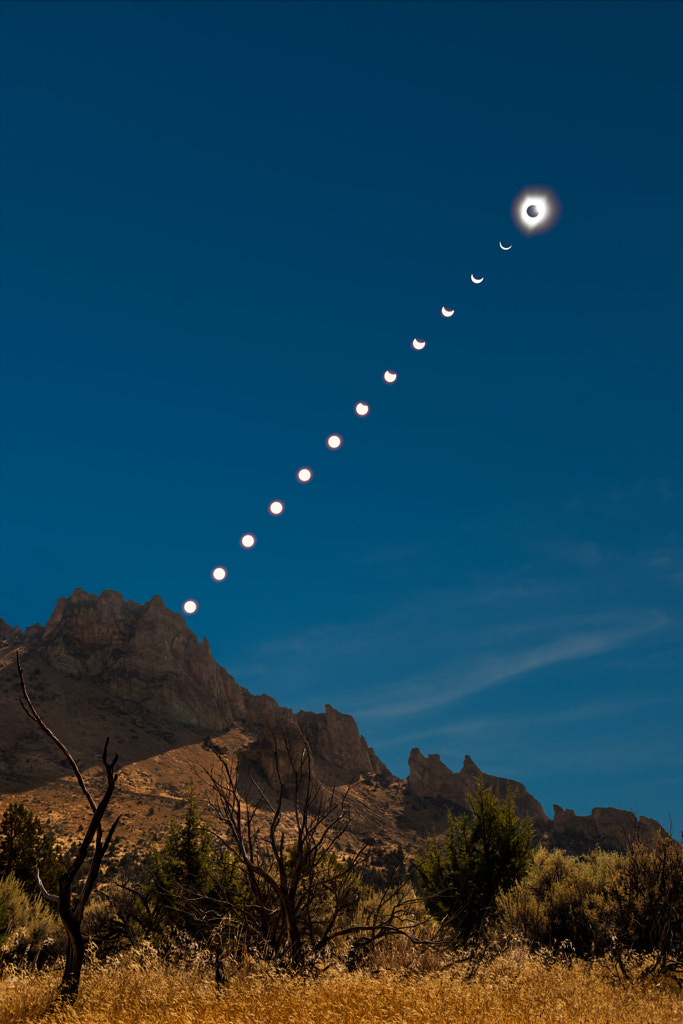 Ascending into Totality (2017 Total Solar Eclipse, Smith Rock State Park, Oregon) by Richard Rhee on 500px.com