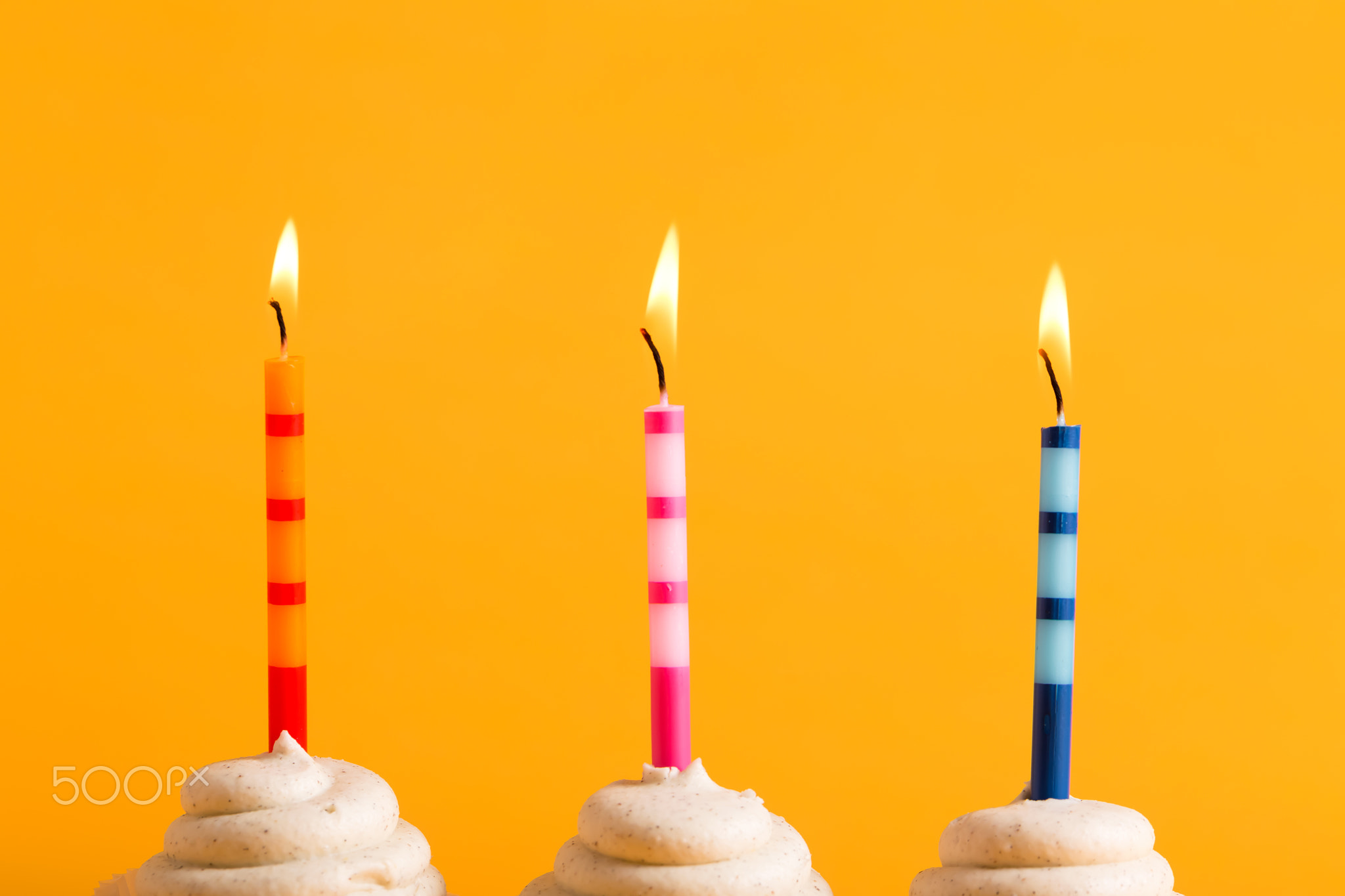 Cupcakes with candles party theme