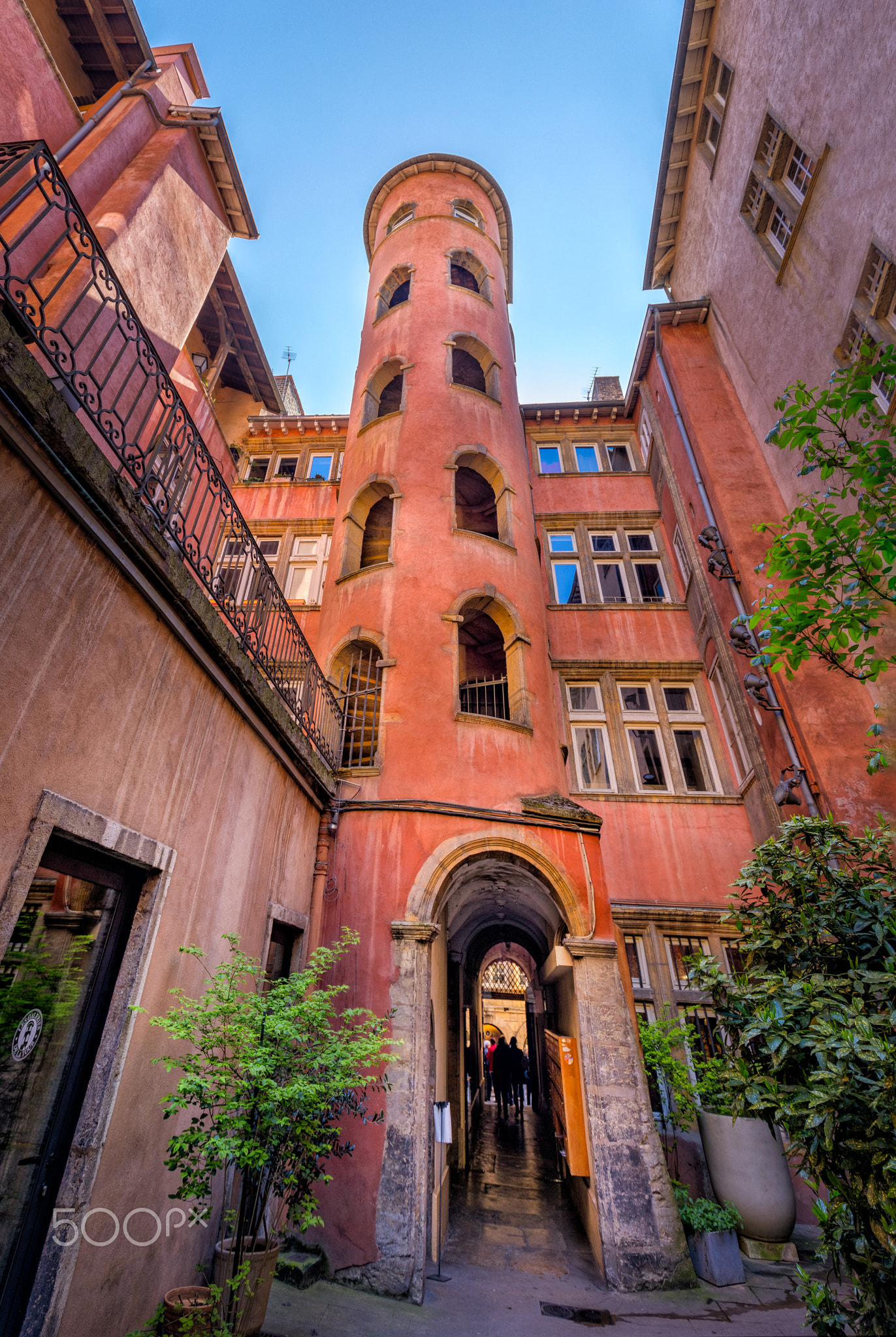 Pink tour in the old Lyon