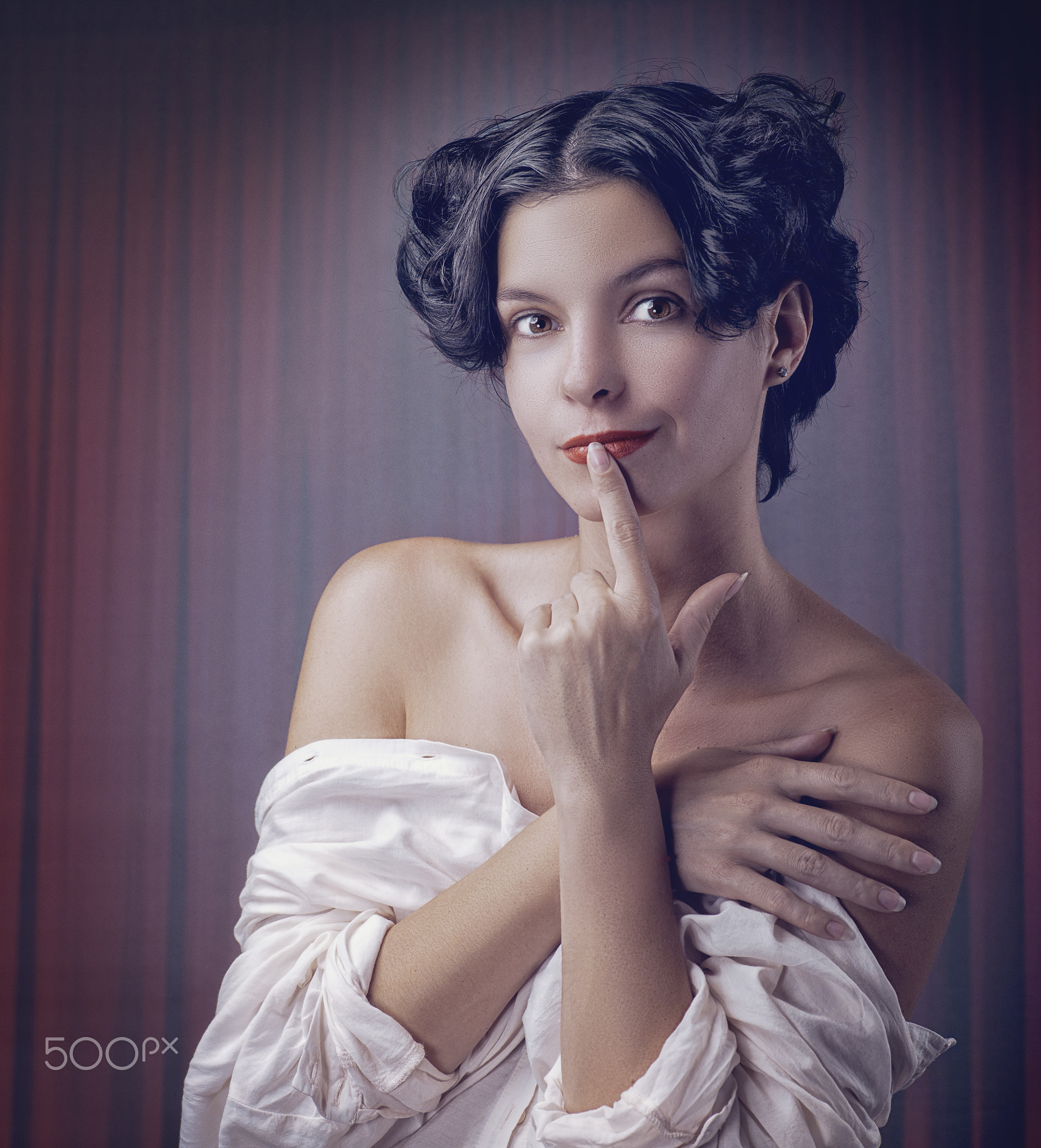 Sensualityt. Beauty brunette, retro styled female portrait