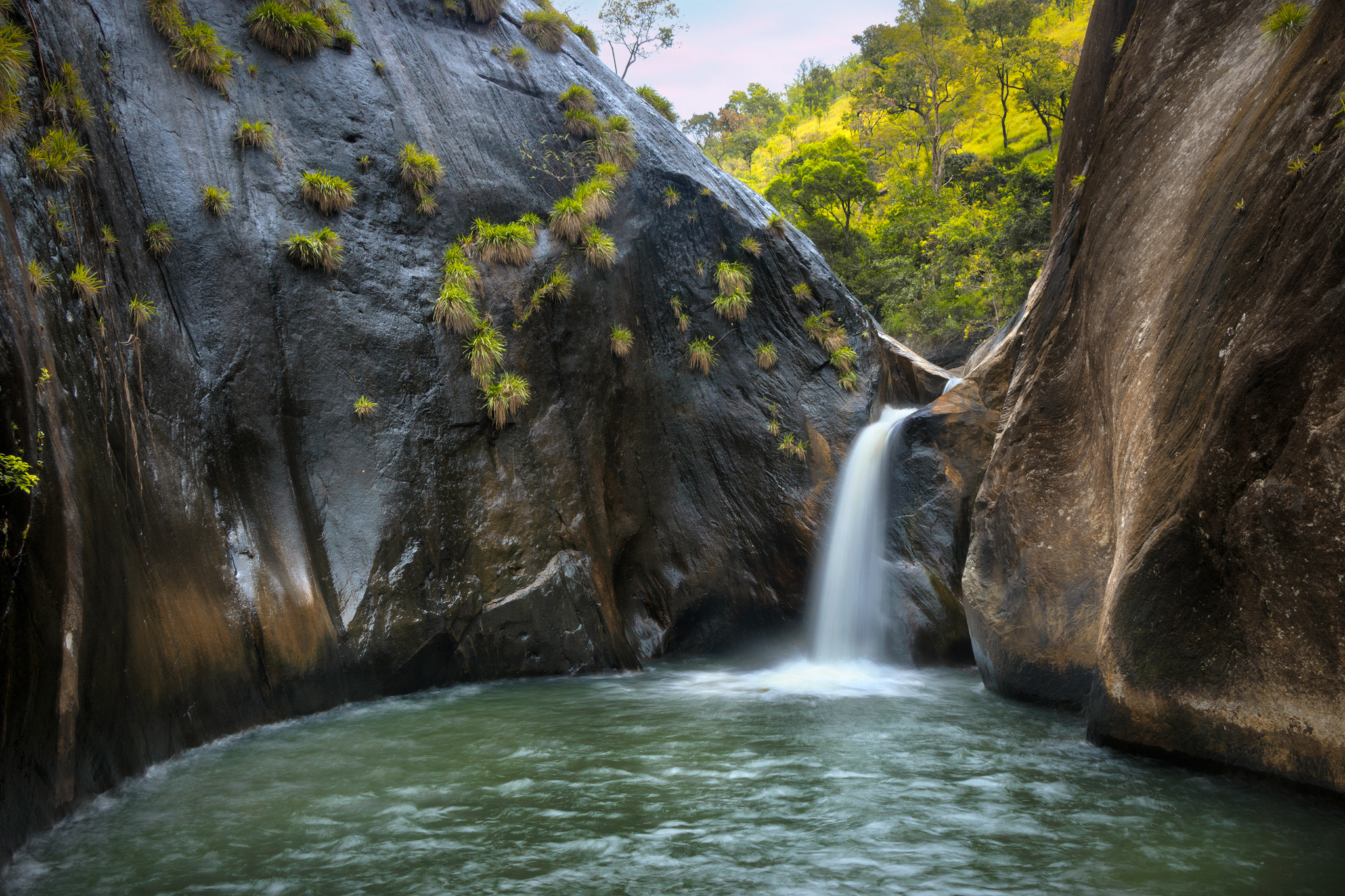 Pahanthudawa Ella Falls by Ganidu Balasuriya Photo 228334193 / 500px