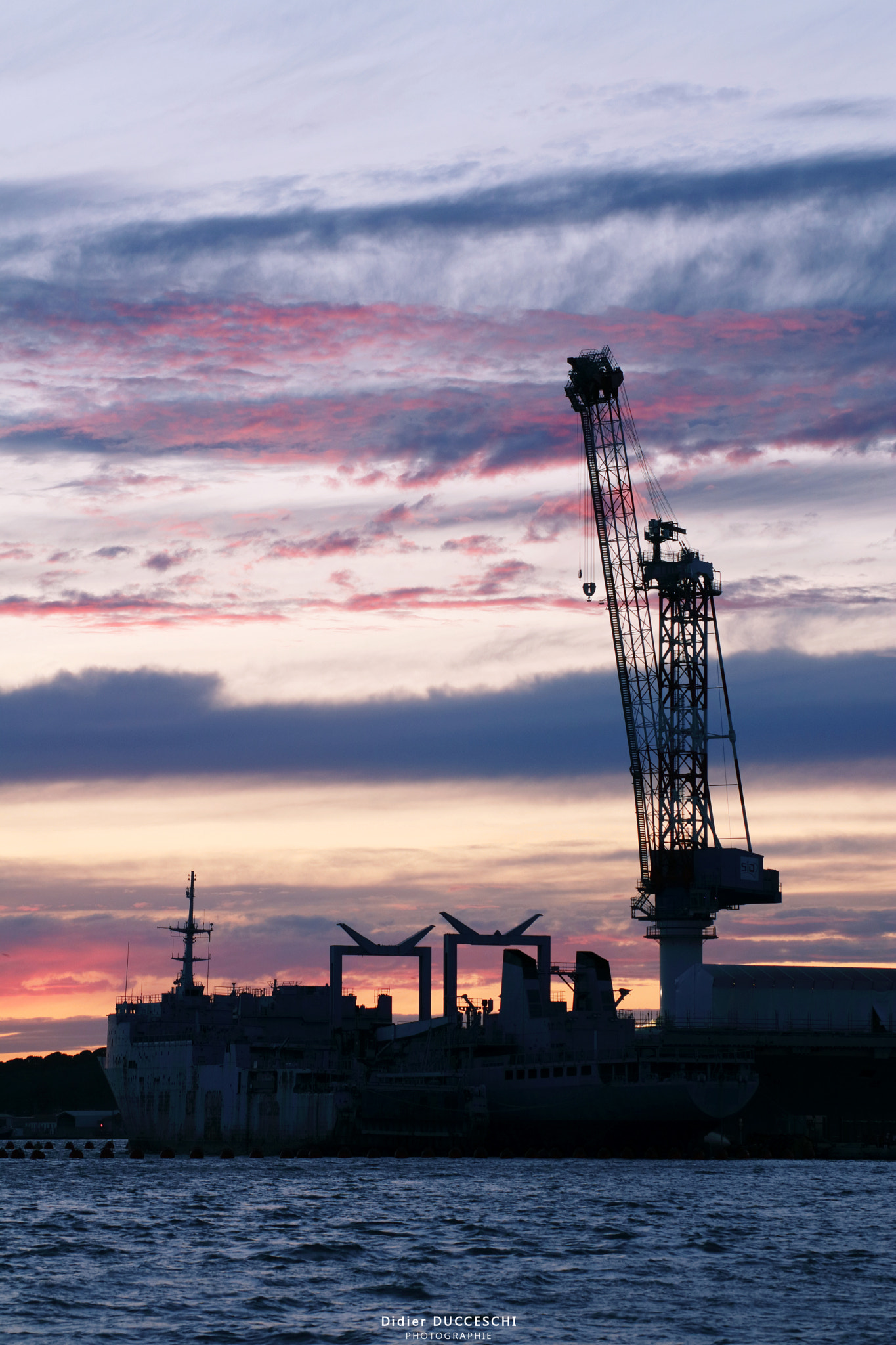 Sigma 55-200mm f/4-5.6 DC sample photo. Twilight on the harbor photography