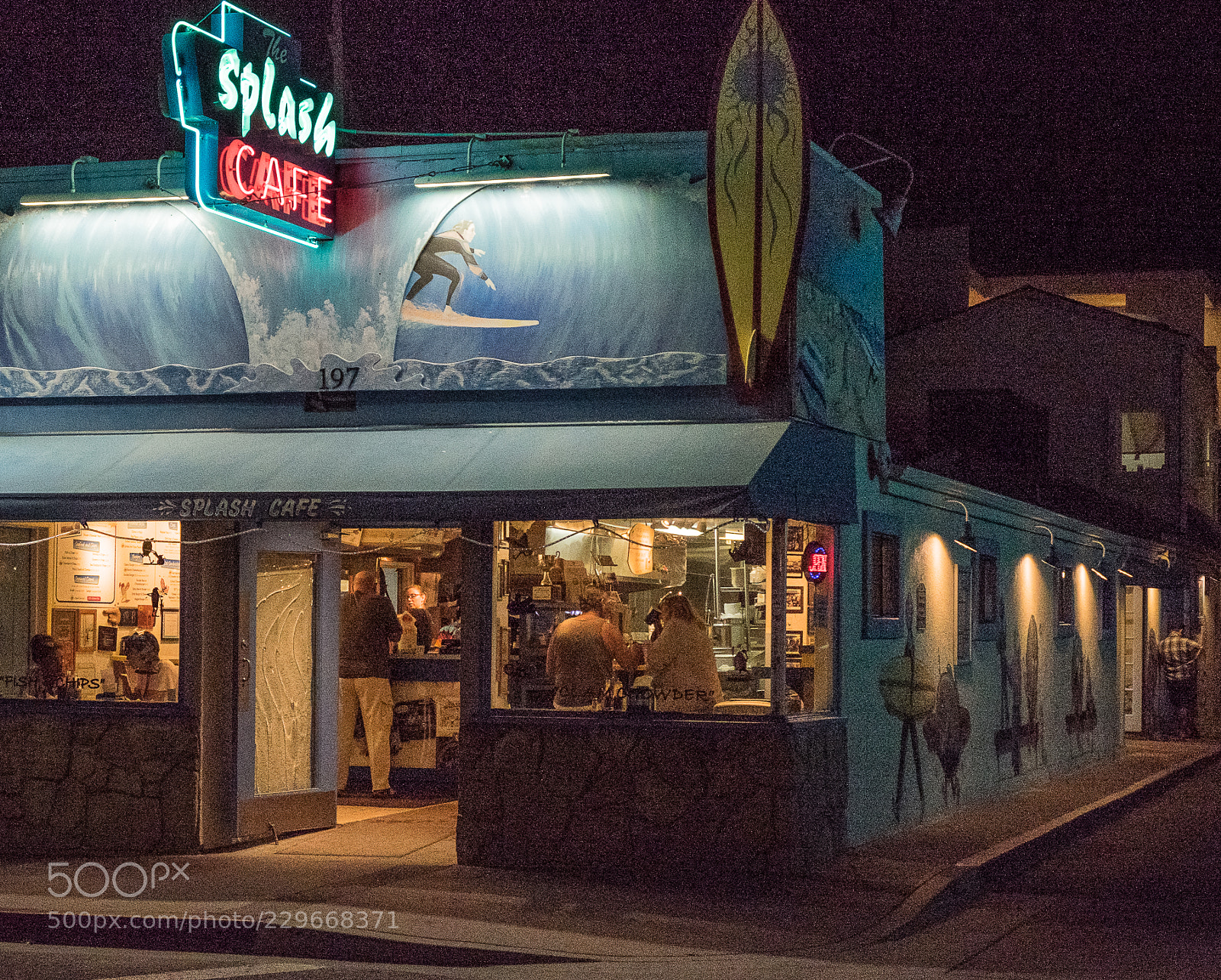 Fujifilm X-T1 sample photo. Splash night photography
