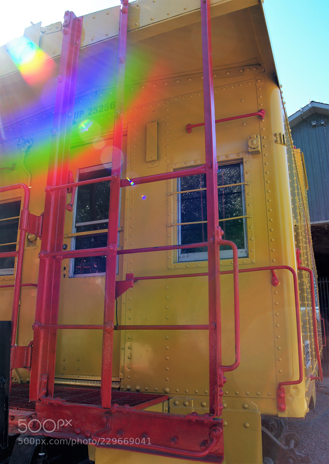 Olympus E-500 (EVOLT E-500) sample photo. Caboose on this side photography