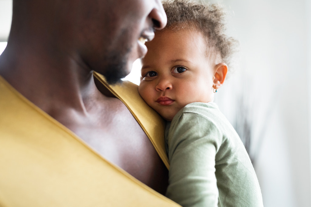 500px.com'da Jozef Polc tarafından küçük kızıyla birlikte tanınmayan Afro-Amerikan baba