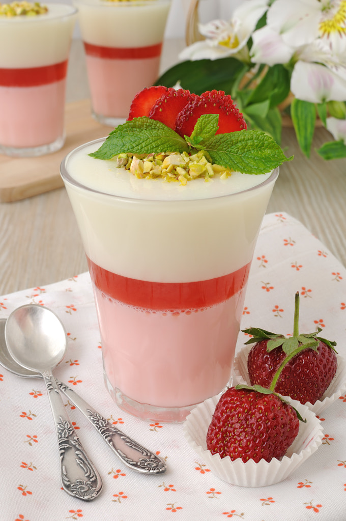Strawberry yogurt dessert with pistachios by Maryna Voronova on 500px.com