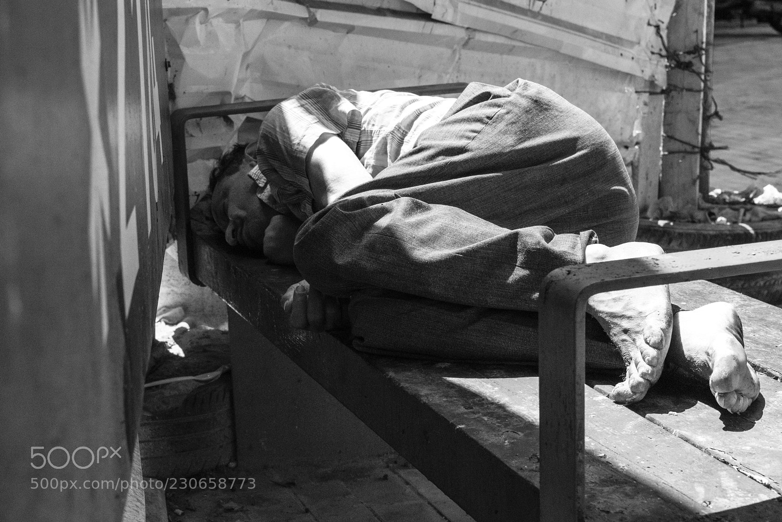 Nikon D750 sample photo. Sleeping on the bench photography