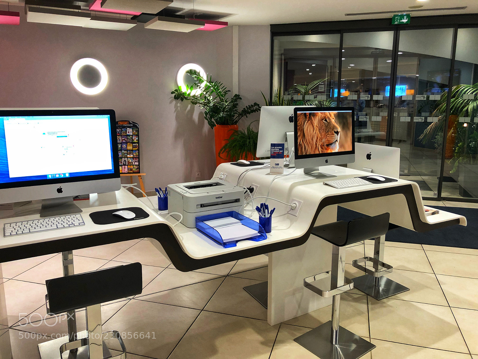 Apple iPhone 8 Plus sample photo. Mac - holiday inn photography