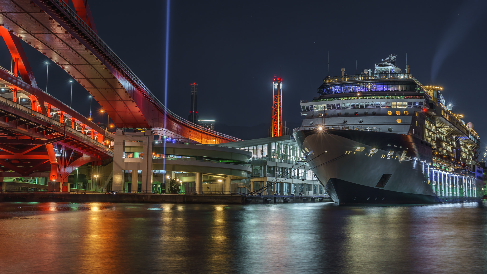 出港前の賑わい