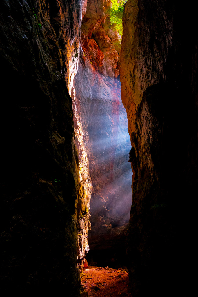 The hidden colors of the cave by Oriol Pellisa on 500px.com