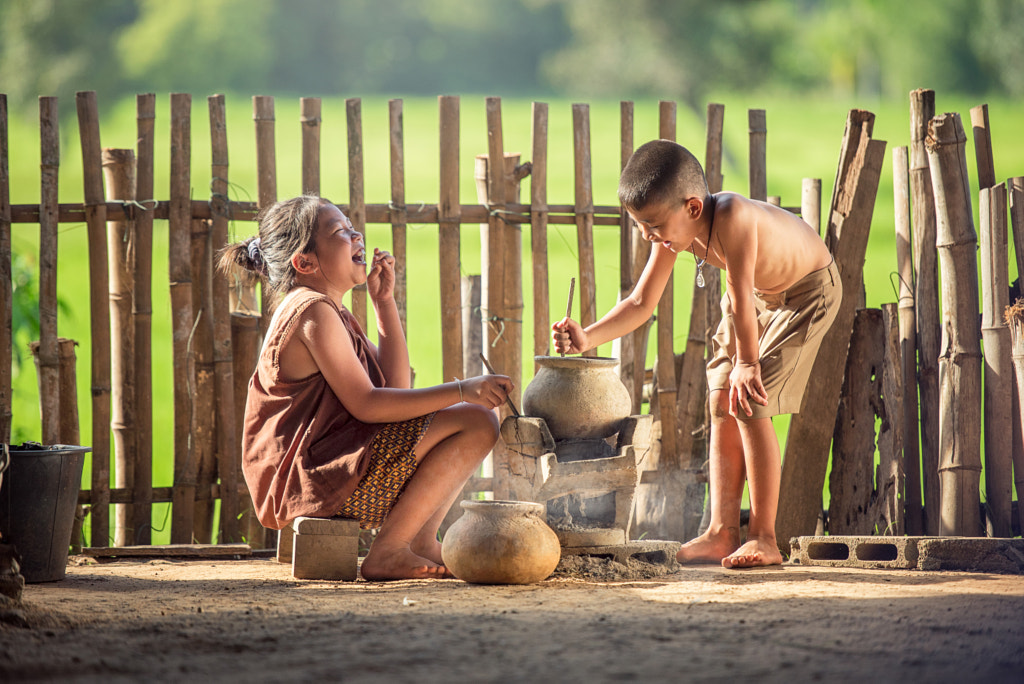 Happy Kids playing in the kitchen the countryside during morning by Chaiyaporn baokaew on 500px.com