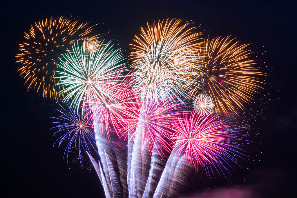 GlobalFest Fireworks, Calgary by Michael  Dang on 500px.com