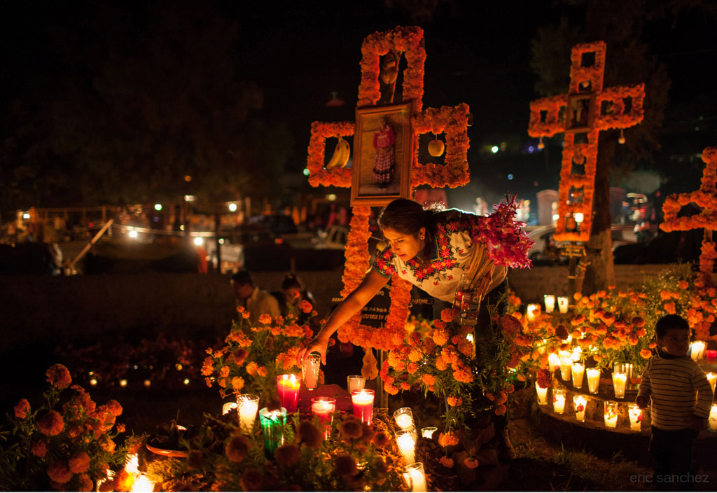 Altares de muertos by Eric  Sánchez on 500px.com