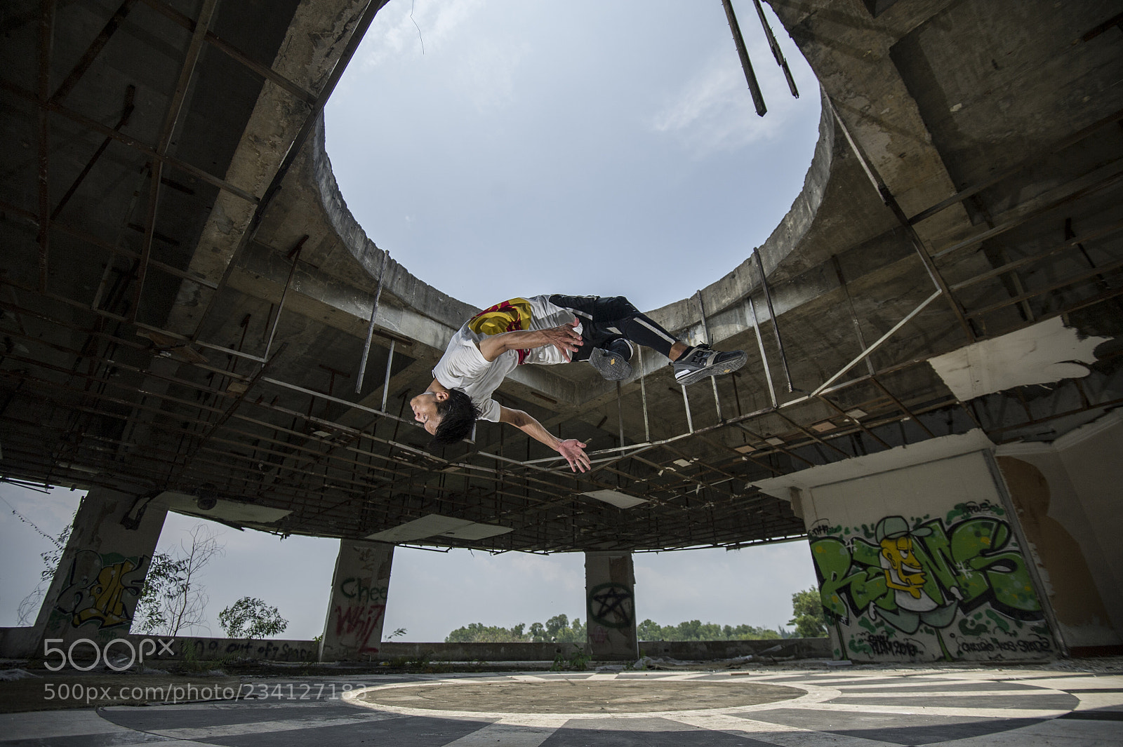 Nikon D3S sample photo. Flying artist photography