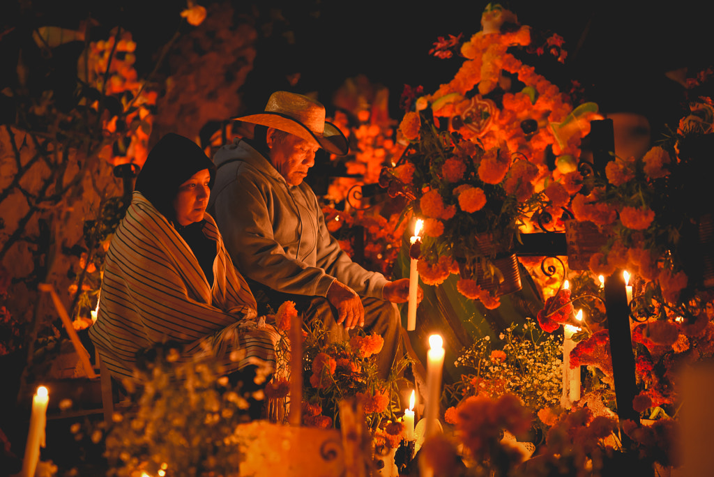 Isla de Janitzio, Velación de difuntos, tradicional Día de muertos, México. by Roberto Puga on 500px.com